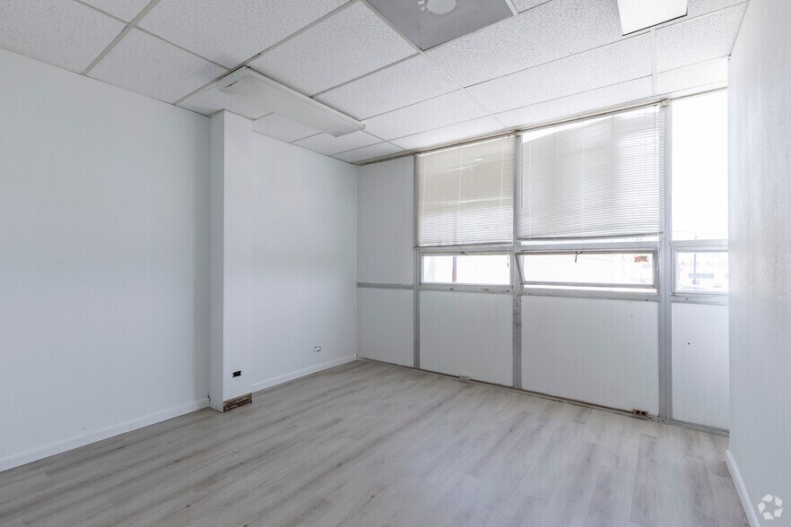 More Photos Of 6836 San Pedro Ave, San Antonio Office For Lease