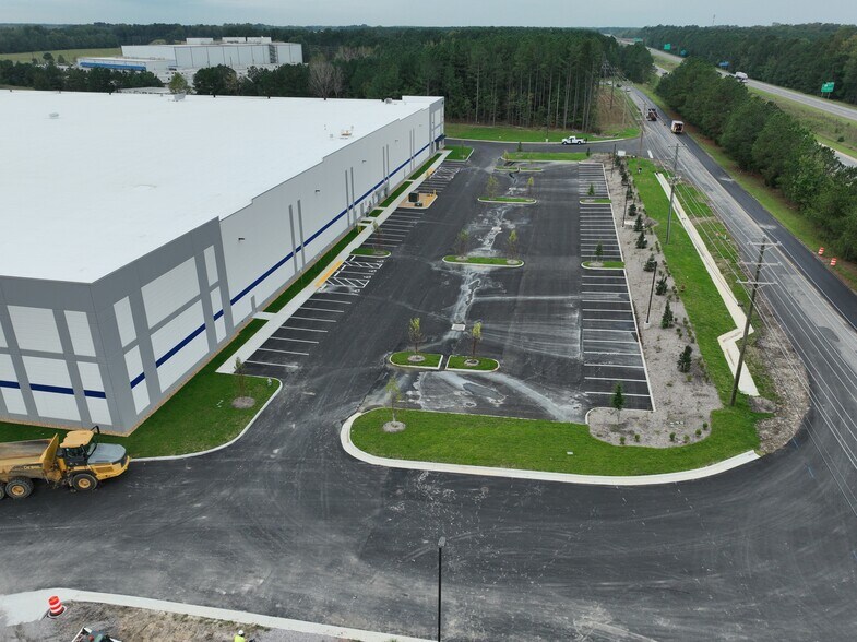 More Photos Of 5601 Chudoba Pky, Prince George Distribution For Lease