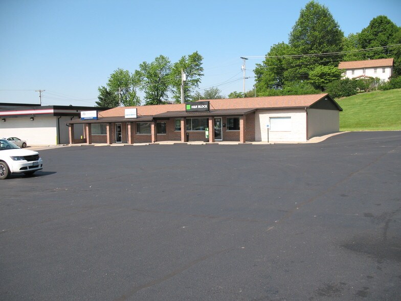 More Photos Of 2100-2114 Main St, Scott City General Retail For Lease