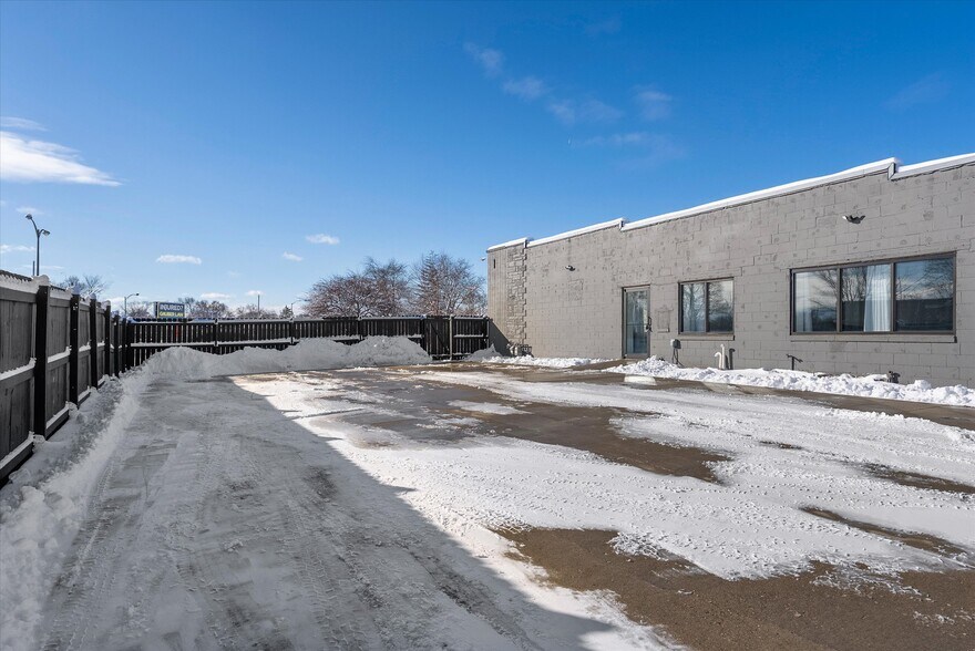 More Photos Of 7518 W Fond Du Lac Ave, Milwaukee Freestanding For Sale