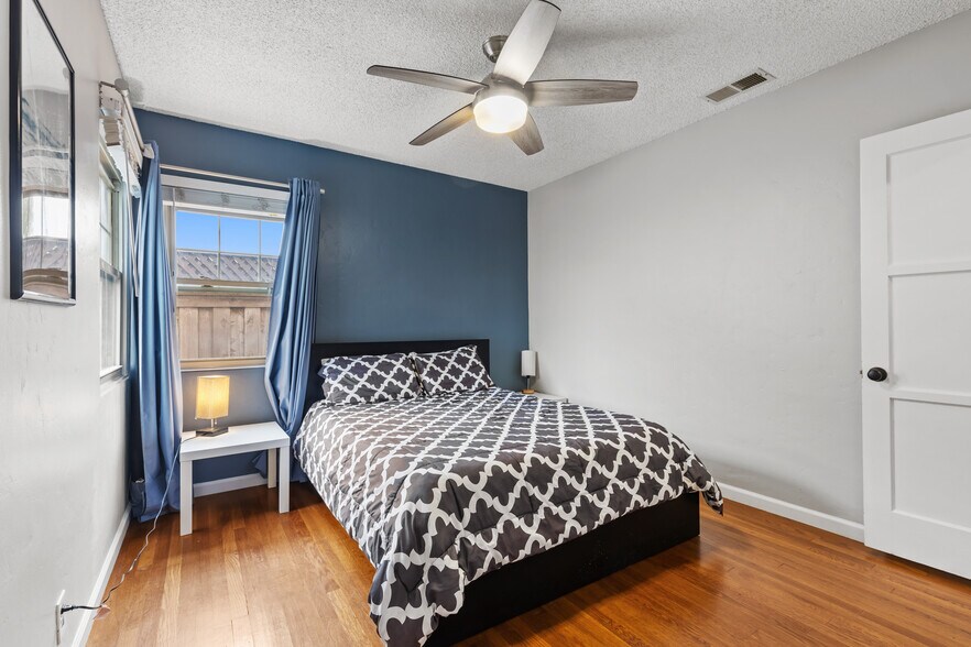 More Photos Of 4837 Castle Ave, San Diego Apartments For Sale