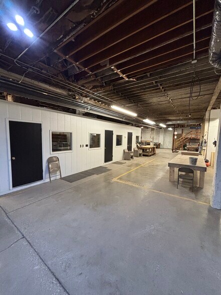 More Photos Of 1495 Keosauqua Way, Des Moines Service For Lease