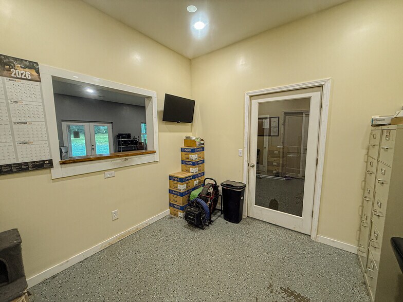 More Photos Of 5050 US-79, Paris Warehouse For Sale