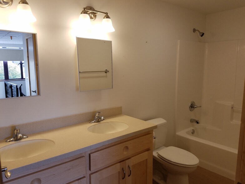 More Photos Of 735 SW Jackson St, Topeka Apartments For Sale