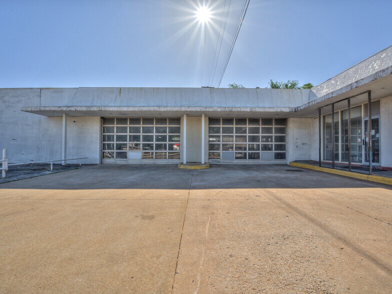 More Photos Of 2812 S Walker Ave, Oklahoma City Auto Dealership For Sale
