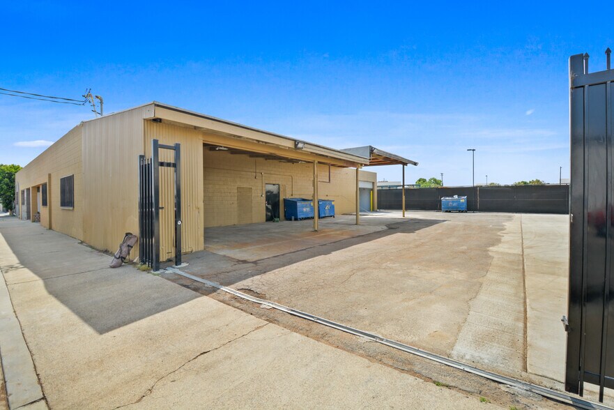 More Photos Of 920-922 E Arlee Pl, Anaheim Warehouse For Sale