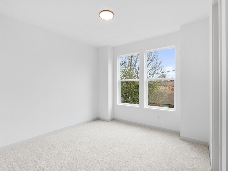 More Photos Of 2478 SE Lincoln St, Portland Multifamily For Sale