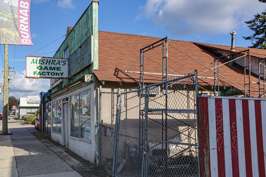 More Photos Of 7474 Edmonds St, Burnaby Storefront For Sale