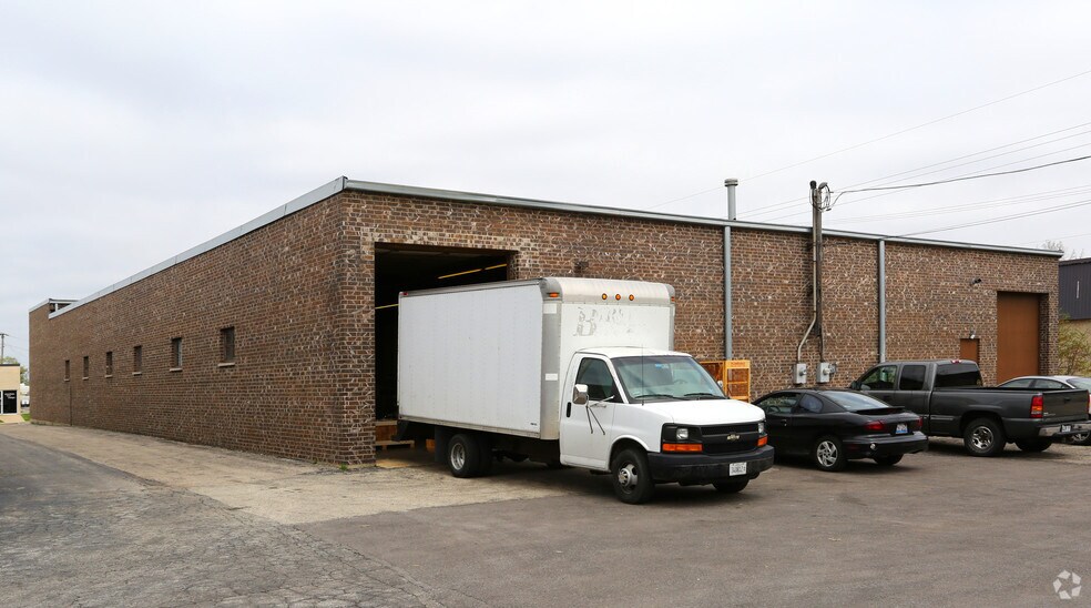 More Photos Of 685 Lunt Ave, Elk Grove Village Warehouse For Lease