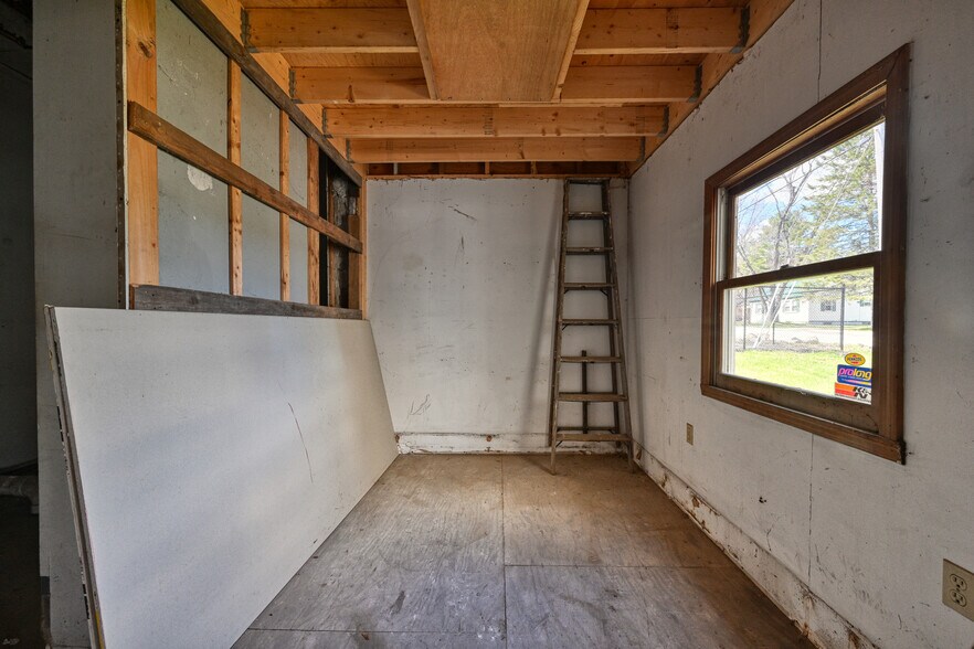 More Photos Of 74 Route 133, Winthrop Flex For Sale