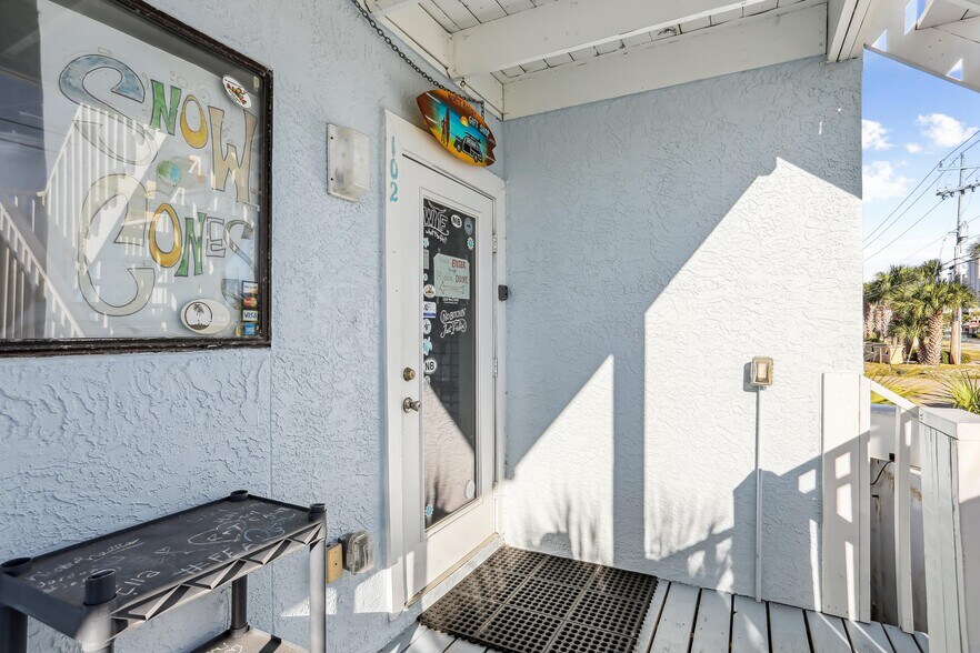 More Photos Of 8460 Gulf Blvd, Navarre Freestanding For Sale