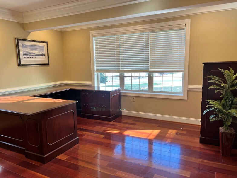 More Photos Of 205 Graves Mill Rd, Lynchburg Office For Lease