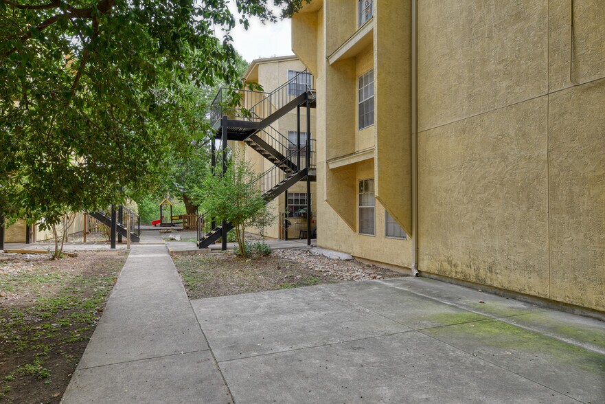 More Photos Of 737 W Mayfield Blvd, San Antonio Apartments For Sale