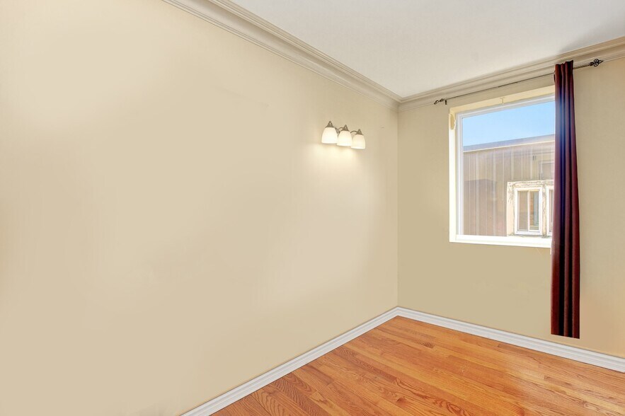 More Photos Of 255 Montreal Rd, Ottawa Storefront Retail Office For Lease