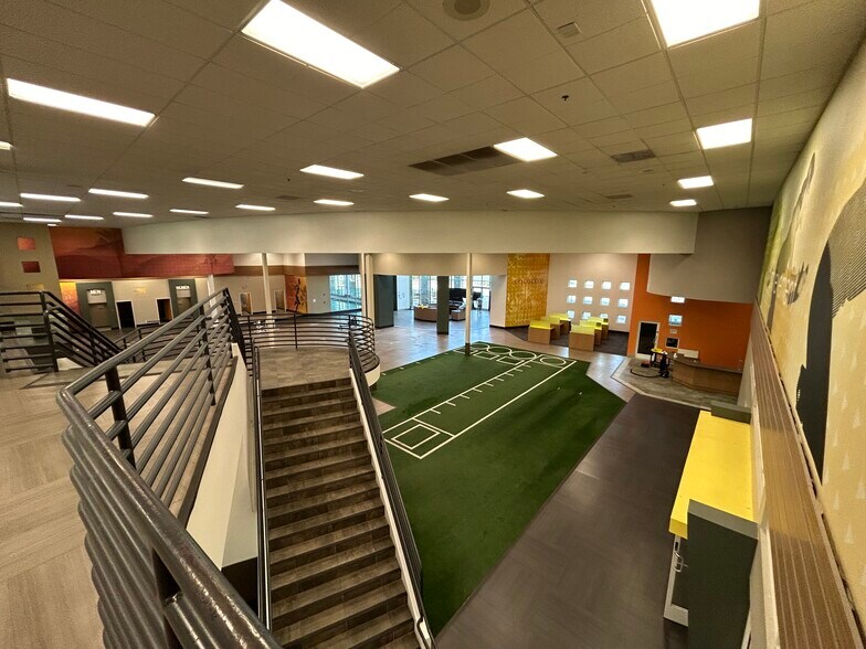 More Photos Of 11630 N Tatum Blvd, Phoenix Health Club For Lease