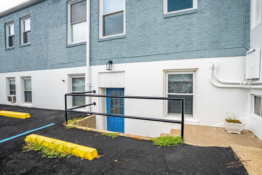 More Photos Of 525 7th St, Altavista Office For Sale