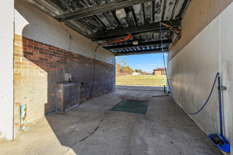 More Photos Of 3422 Flushing Rd, Flint Auto Repair For Sale
