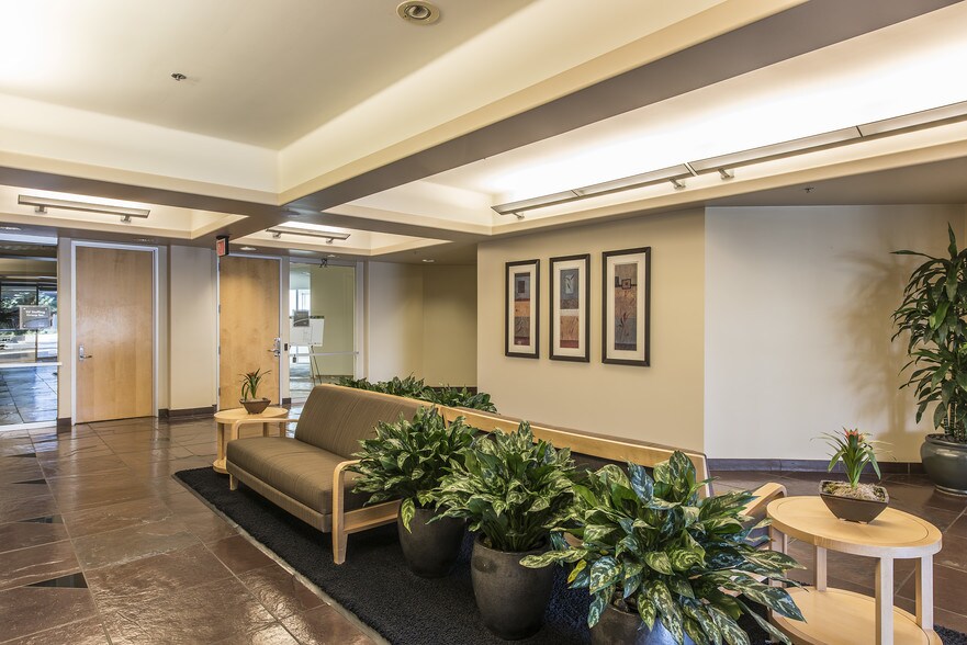 More Photos Of 950 W Elliot Rd, Tempe Office For Lease