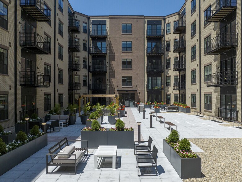 More Photos Of 140 E Monument Ave, Dayton Apartments For Lease