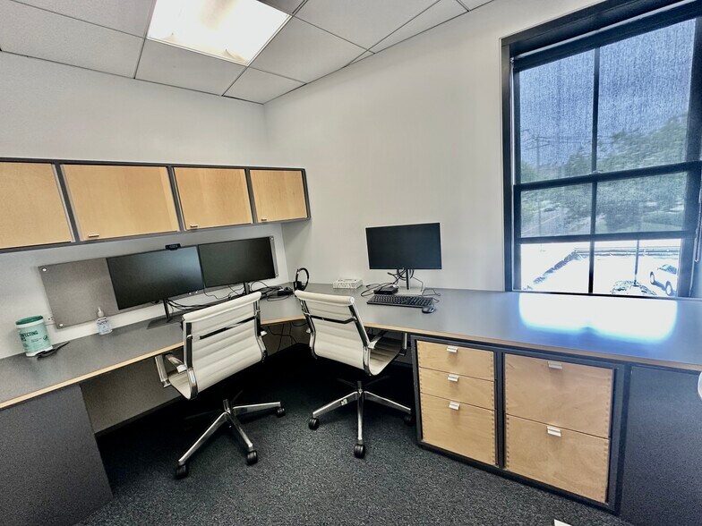 More Photos Of 12 Havemeyer Pl, Greenwich Office For Lease