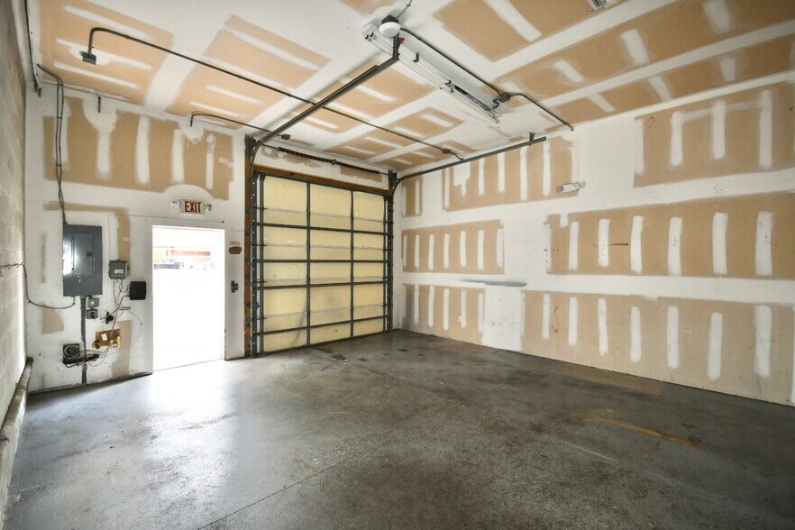 More Photos Of 17218 Toledo Blade Blvd, Port Charlotte Unknown For Lease