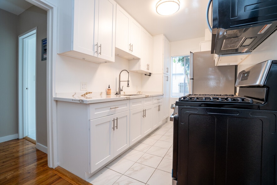 More Photos Of 1434 15th St, Santa Monica Apartments For Sale