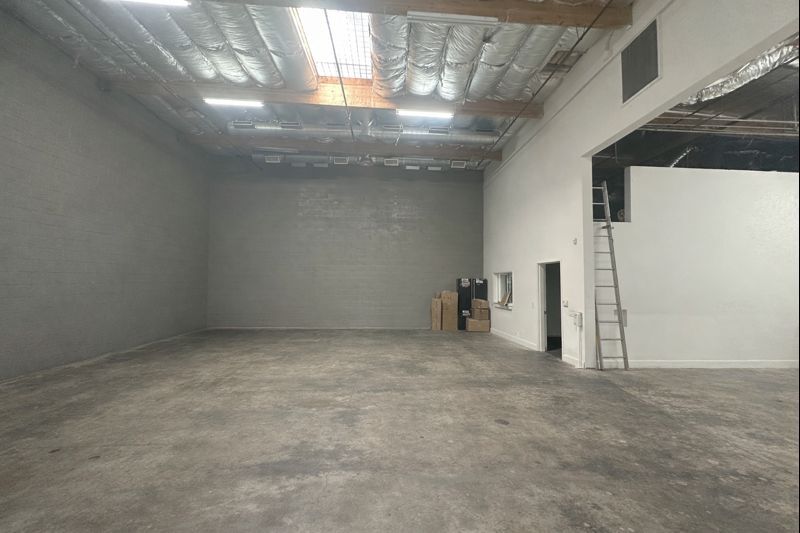 More Photos Of 1515 Railroad St, Glendale Warehouse For Lease