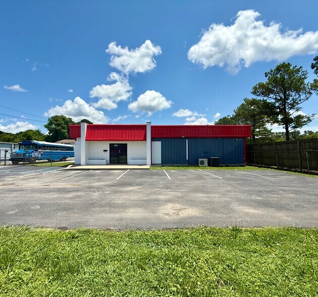 More Photos Of 11565 Memorial Parkway Pkwy, Huntsville Flex For Lease