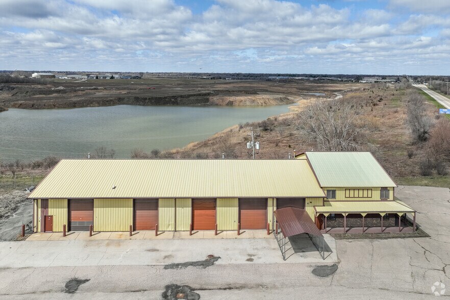 More Photos Of 3504 S Virginia, Crystal Lake Truck Terminal For Sale