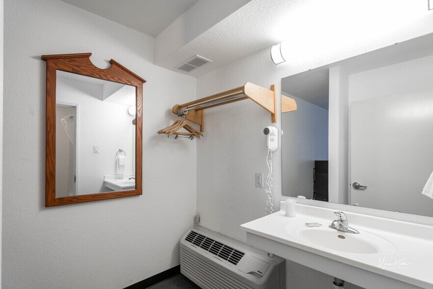 More Photos Of 203 SW 7th St, Stuart Hotel For Sale