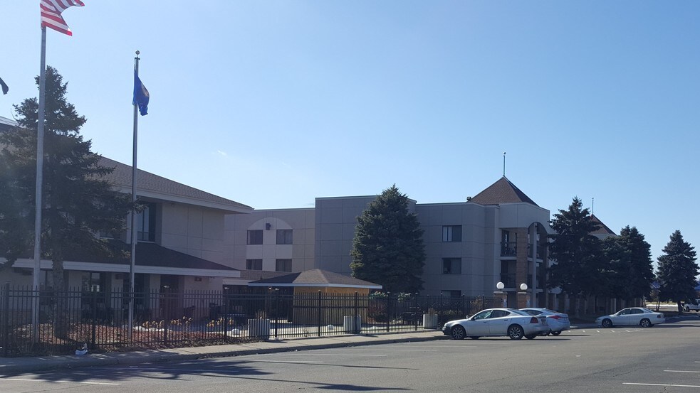Primary Photo Of 1244 Canterbury Rd, Shakopee Hotel For Lease
