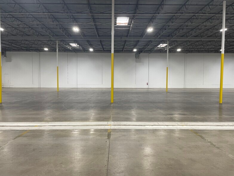 More Photos Of 3605-3665 La Reunion Pky, Dallas Distribution For Lease