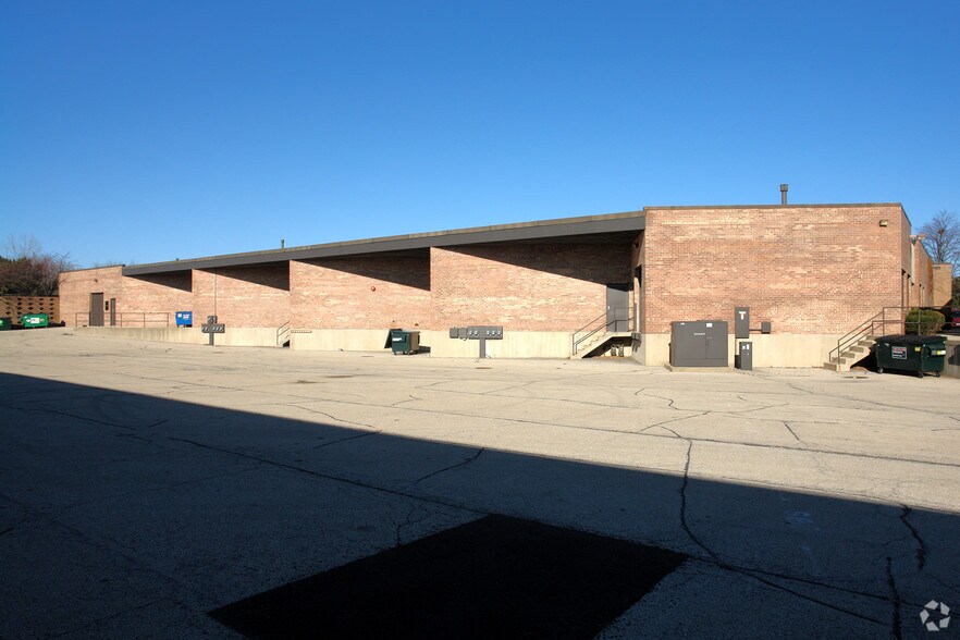 More Photos Of 245 W Roosevelt Rd, West Chicago Warehouse For Lease