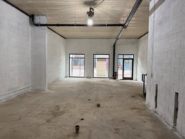 More Photos Of 1954 W Chicago Ave, Chicago Bar For Lease