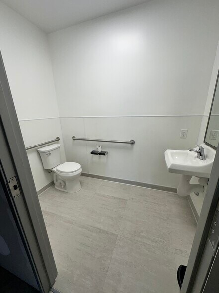 More Photos Of 229 Betteravia Rd, Santa Maria General Retail For Lease