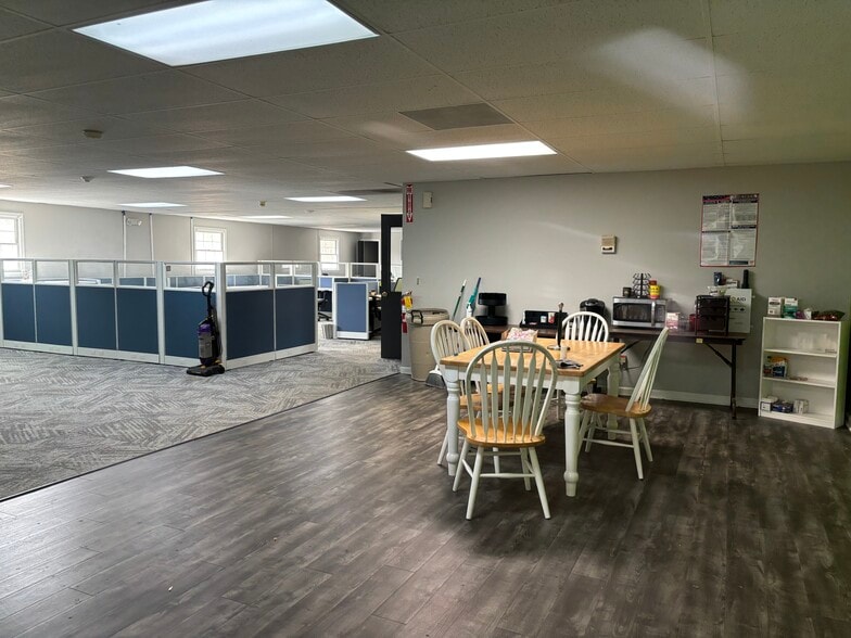 More Photos Of 1304 S Broad St, Monroe Flex For Lease
