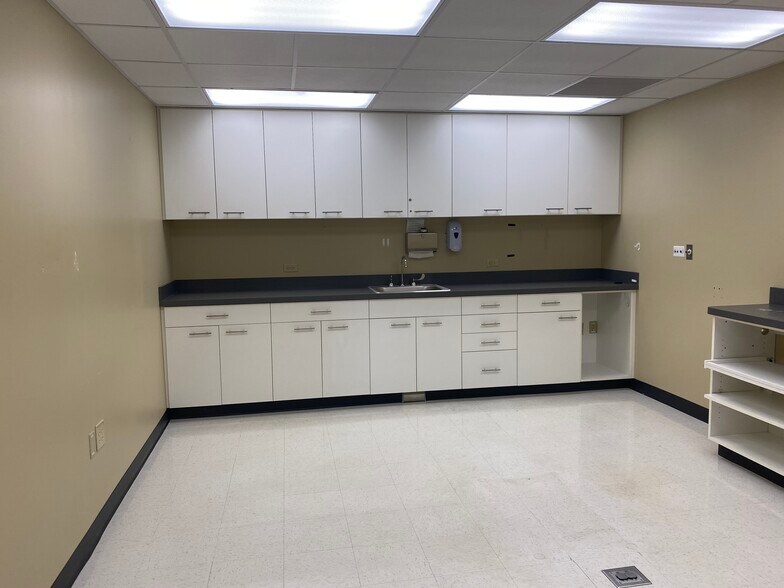 More Photos Of 7702 E Parham Rd, Richmond Medical For Lease