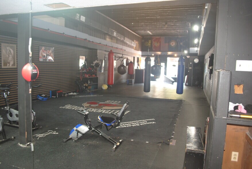 More Photos Of 506 S Broadway, Baltimore Storefront Retail Office For Lease