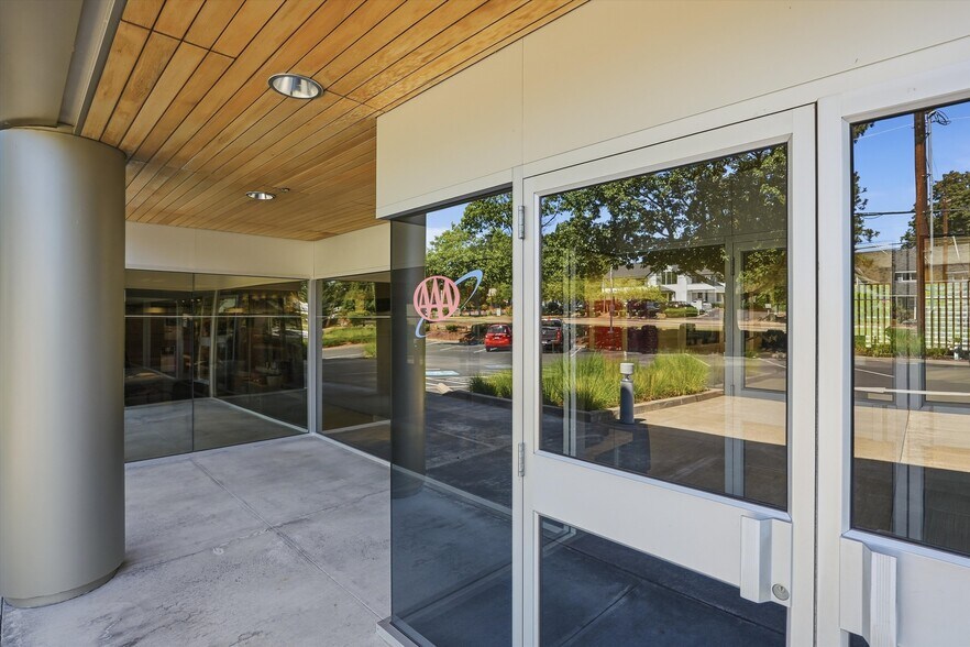 More Photos Of 8555 SW Apple Way, Portland Office For Lease