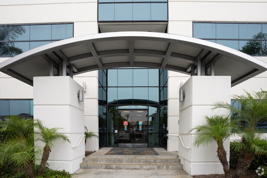 More Photos Of 902 Sycamore Ave, Vista Medical For Sale