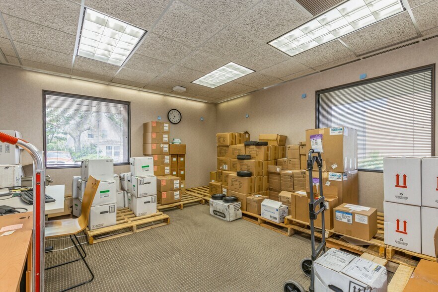 More Photos Of 303 University Ave, Des Moines Medical For Sale