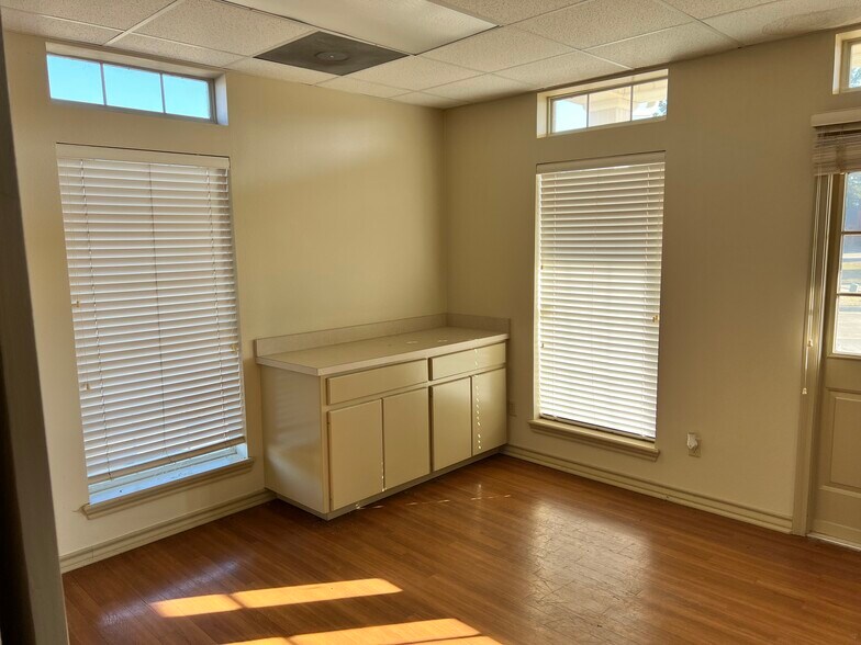 More Photos Of 1726-1732 Galleria Oaks Dr, Texarkana Medical For Lease