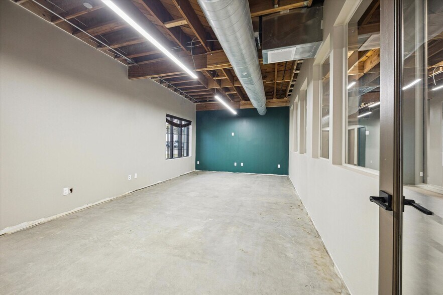 More Photos Of 4901 Yale St, Houston Office For Sale
