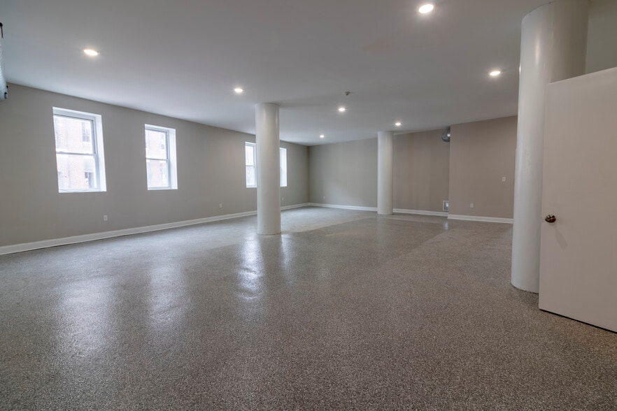 More Photos Of 2613 W Hunting Park Ave, Philadelphia Light Distribution For Lease