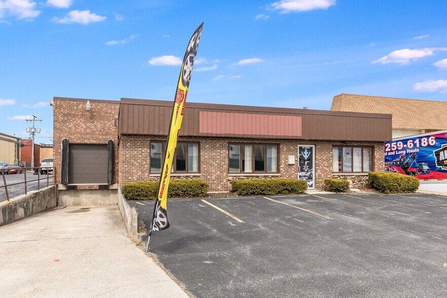 More Photos Of 4700 W 137th St, Crestwood Warehouse For Lease