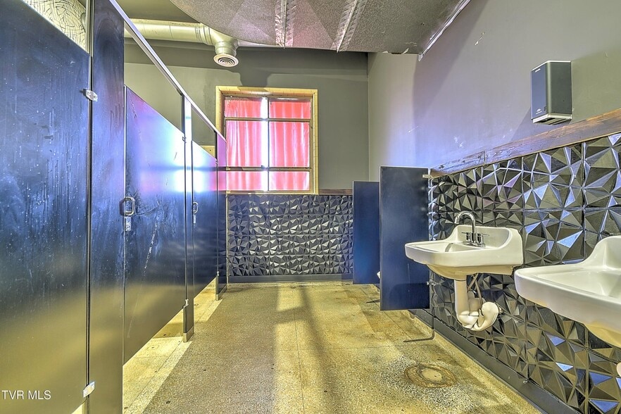 More Photos Of 171 Piedmont Ave, Bristol General Retail For Sale