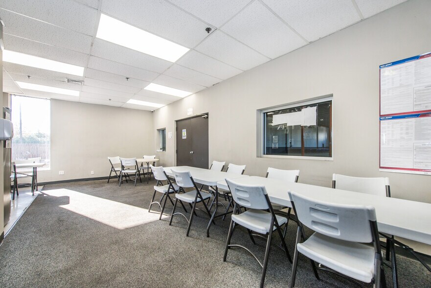 More Photos Of 310 Paterson Plank Rd, Carlstadt Manufacturing For Lease