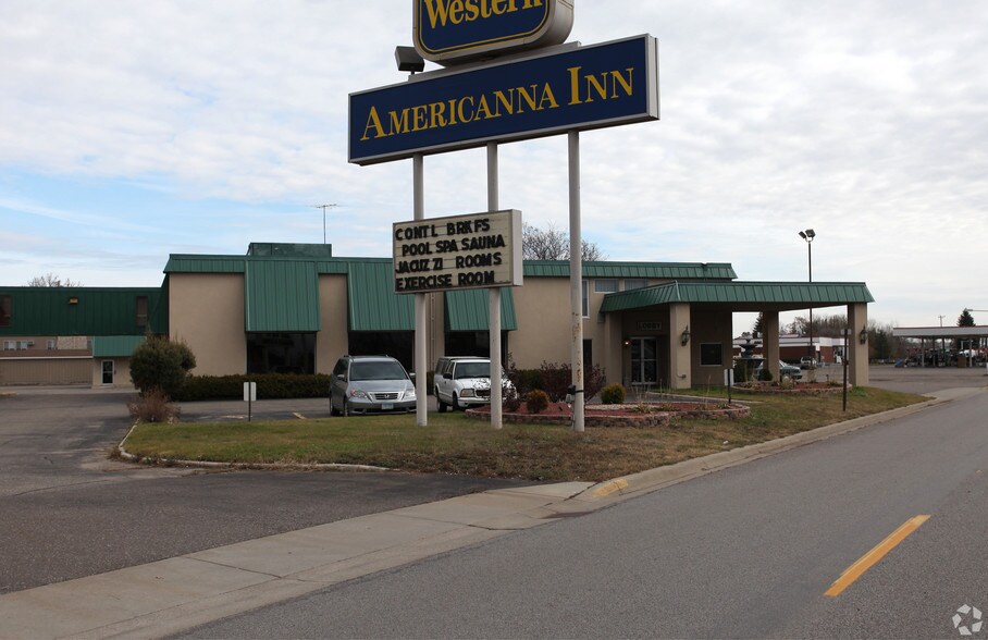 More Photos Of 520 Highway 10 SE, Saint Cloud Hotel For Sale