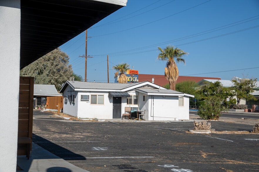 More Photos Of 339 W Church Ave, Ridgecrest Hotel For Sale