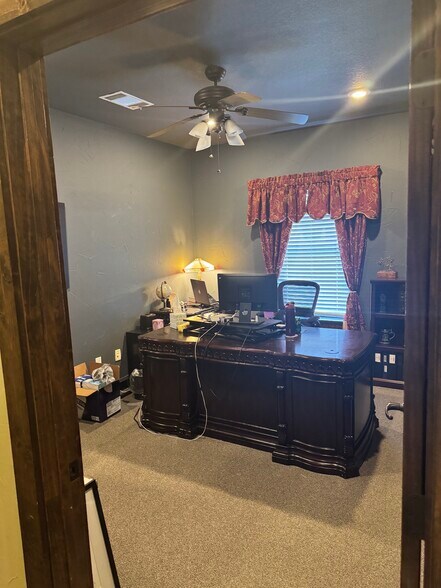 More Photos Of 1830 Shelby Ln, Fayetteville Medical For Sale